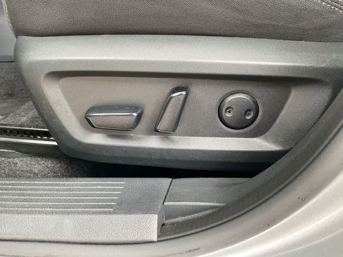 Used 2025 Nissan Rogue SV FWD image 8