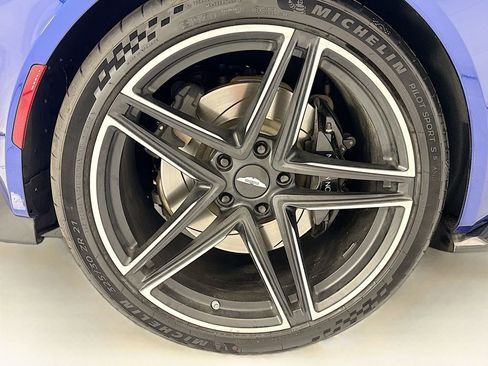 Used 2025 Aston Martin V8 Vantage Coupe image 28