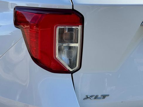 Used 2022 Ford Explorer XLT image 12