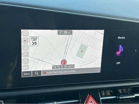 Used 2024 Kia Niro EX image 3