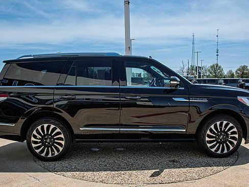 Used 2024 Lincoln Navigator Reserve w/ Monochromatic Package image 6