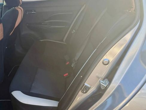 Used 2020 Nissan Versa SV image 9