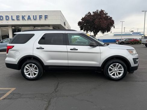 Used 2017 Ford Explorer 4WD image 2