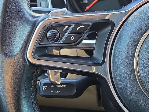 Used 2018 Porsche Macan AWD/4WD image 17