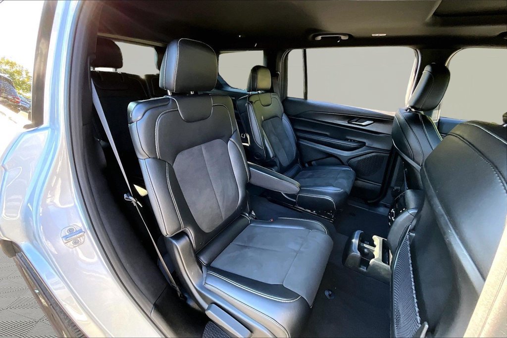 Used 2025 Jeep Grand Cherokee L Altitude AWD/4WD image 20