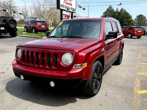 Used 2014 Jeep Patriot Sport w/ Power Value Group image 2