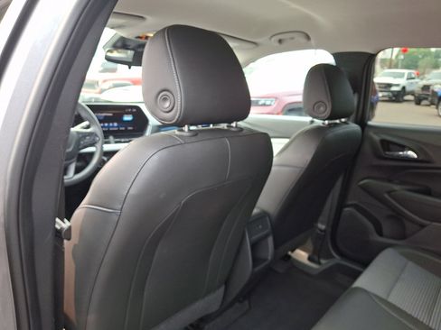 Used 2025 Chevrolet Trax LT FWD image 21