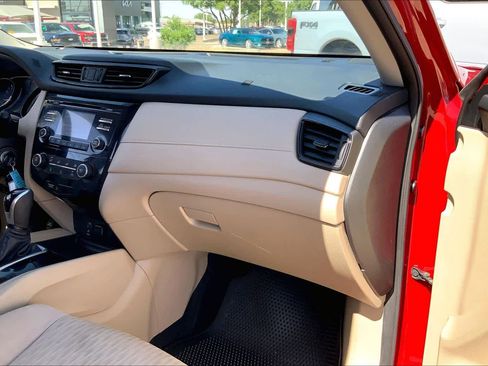 Used 2017 Nissan Rogue S FWD image 19