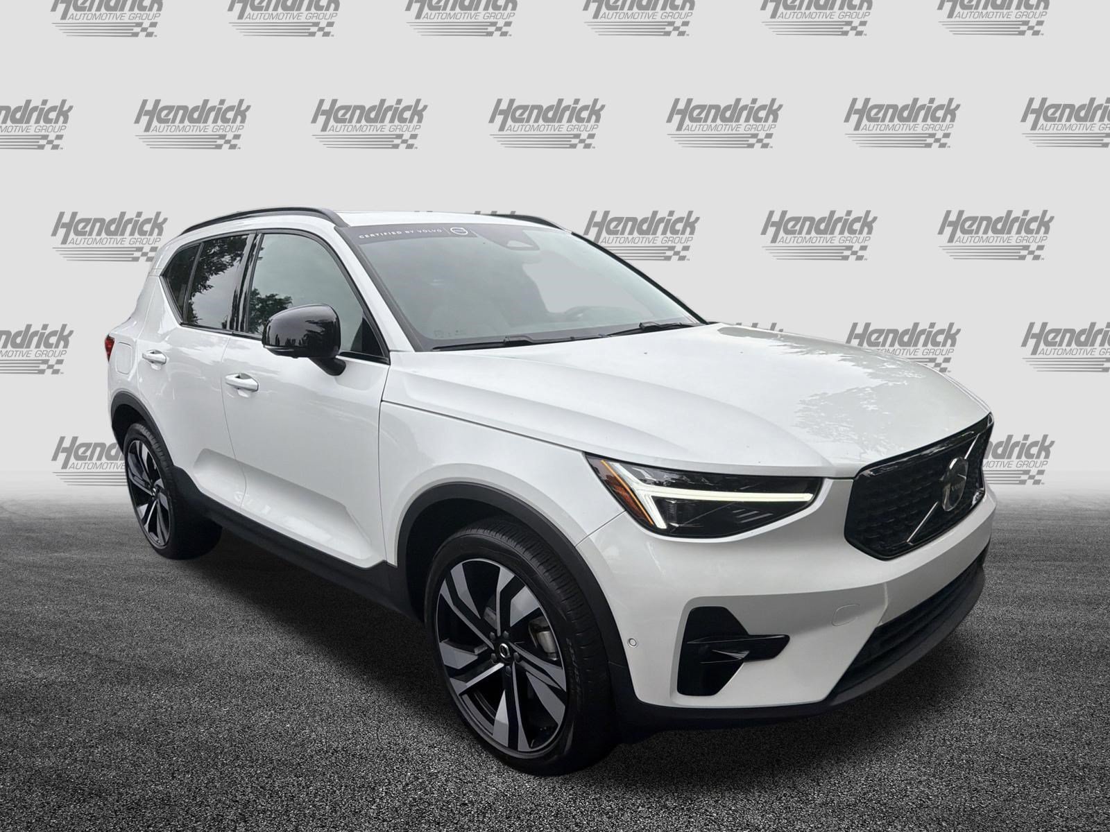 Certified 2024 Volvo XC40 B5 Plus AWD/4WD image 2