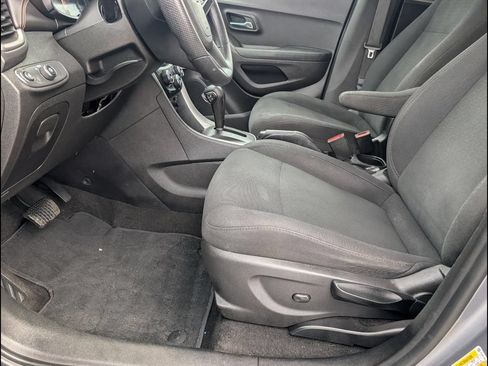 Used 2020 Chevrolet Trax LS w/ Tint and Cruise Package FWD image 11
