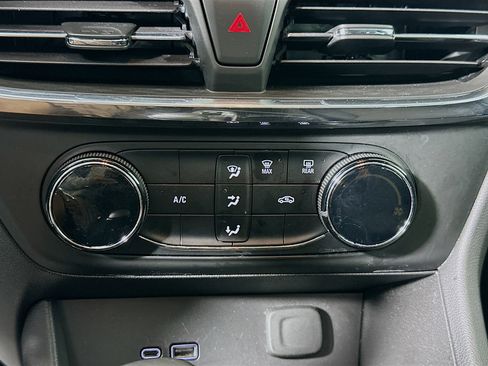 Used 2025 Buick Encore GX Preferred image 23