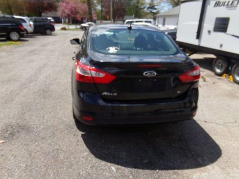 Used 2013 Ford Focus SE FWD image 4