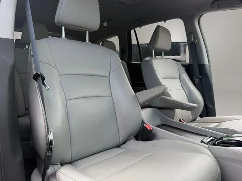 Used 2017 Honda Pilot Touring image 16