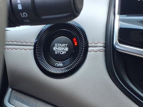 Used 2024 Jeep Compass Limited image 27