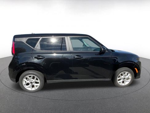 Used 2025 Kia Soul LX w/ LX Technology Package FWD image 8