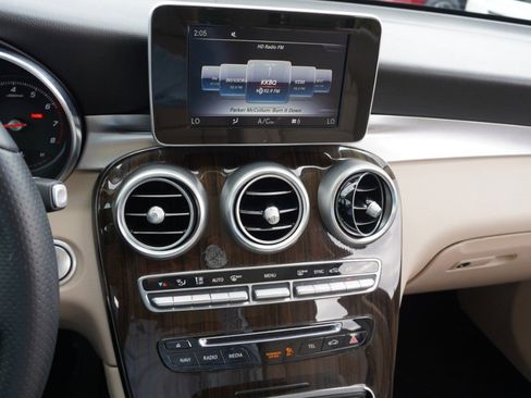 Used 2018 Mercedes-Benz GLC 300 image 16