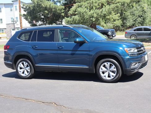 Used 2018 Volkswagen Atlas SEL AWD/4WD image 2