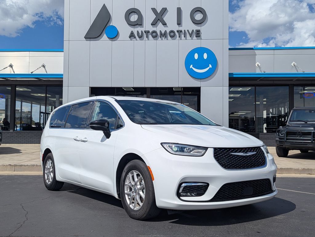 Used 2024 Chrysler Pacifica Touring-L FWD image 1