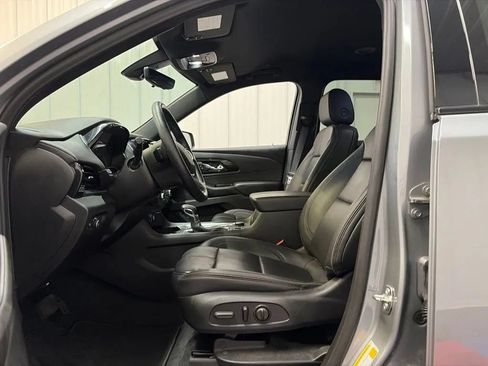 Used 2023 Chevrolet Traverse RS AWD/4WD image 11