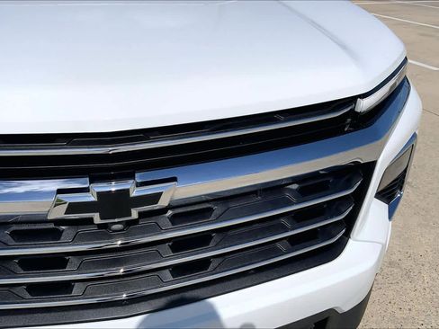 Used 2025 Chevrolet Traverse LT w/ LPO, Floor Liner Package FWD image 28