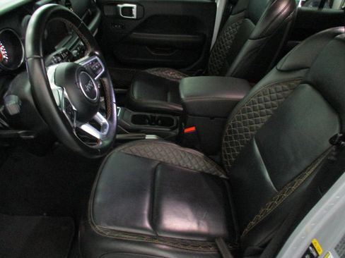 Used 2022 Jeep Wrangler Unlimited Sahara AWD/4WD image 9