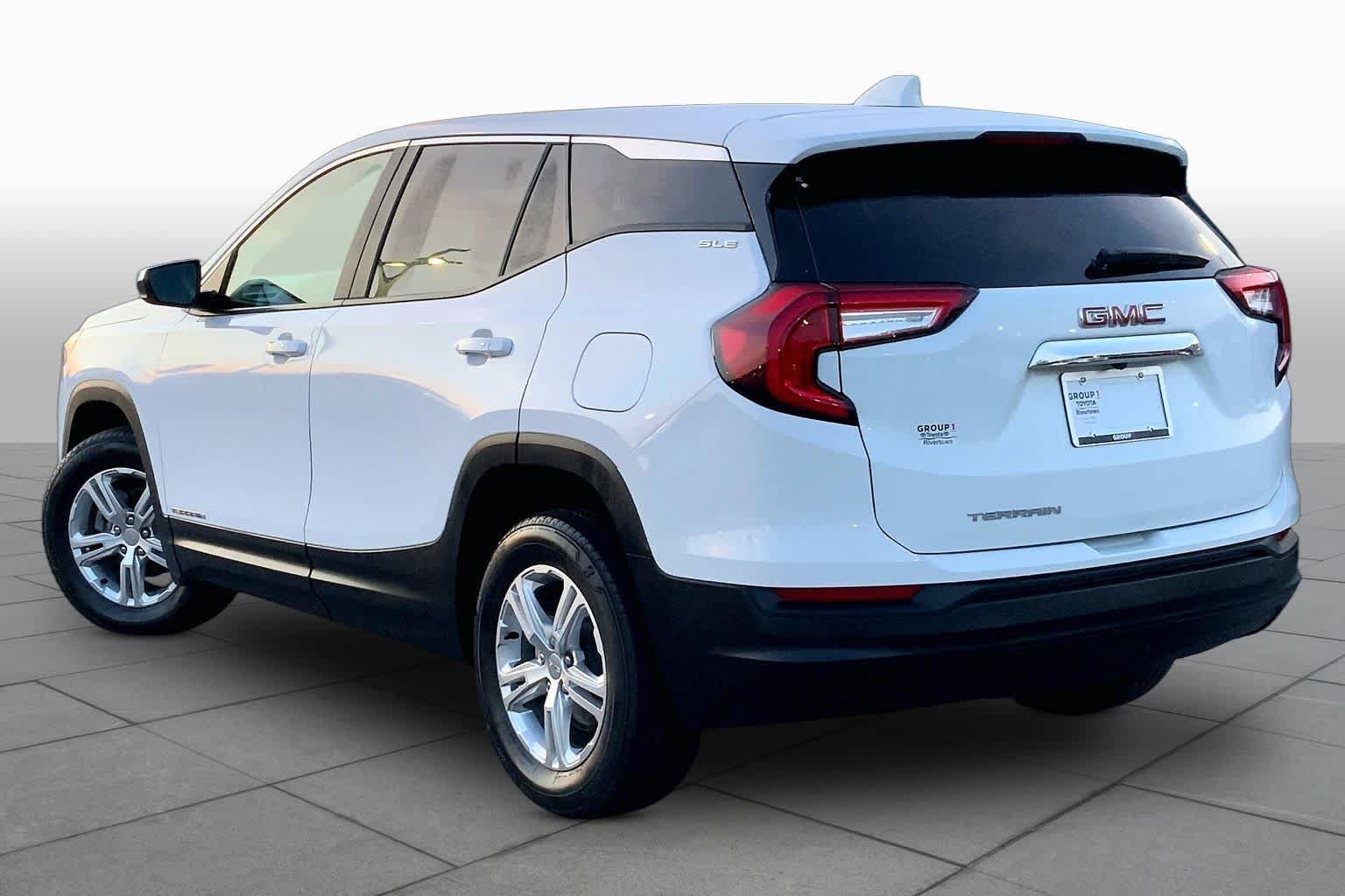 Used 2024 GMC Terrain SLE AWD/4WD image 11