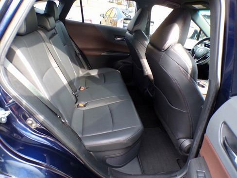 Used 2022 Toyota Venza XLE image 16