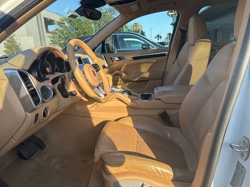 Used 2017 Porsche Cayenne Platinum Edition image 5