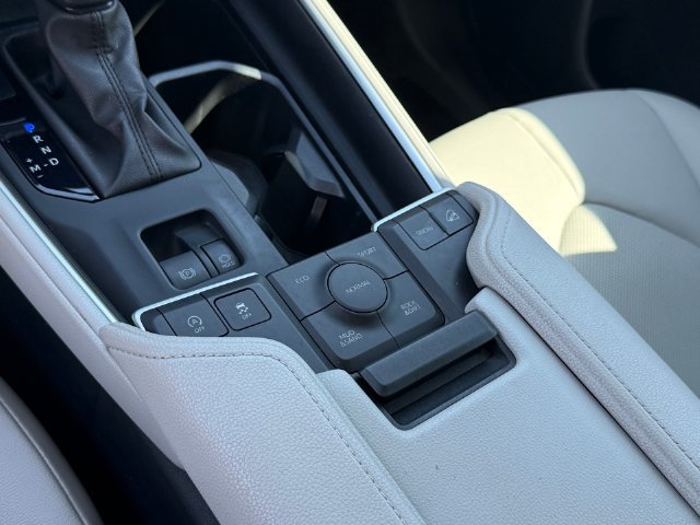 Used 2024 Toyota Grand Highlander AWD image 22