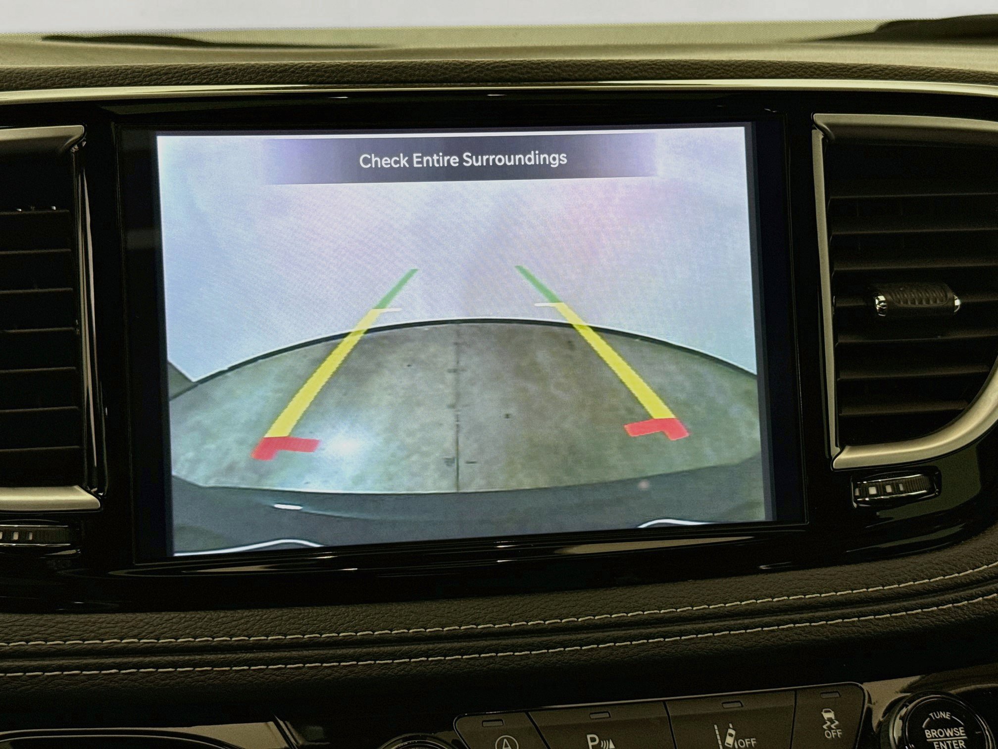 Used 2026 Chrysler Pacifica Limited w/ S Appearance Package FWD image 17