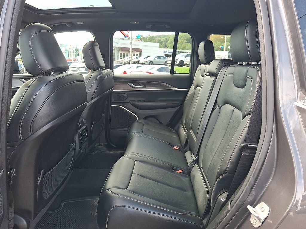 Used 2024 Jeep Grand Cherokee Limited 4xe AWD/4WD image 11