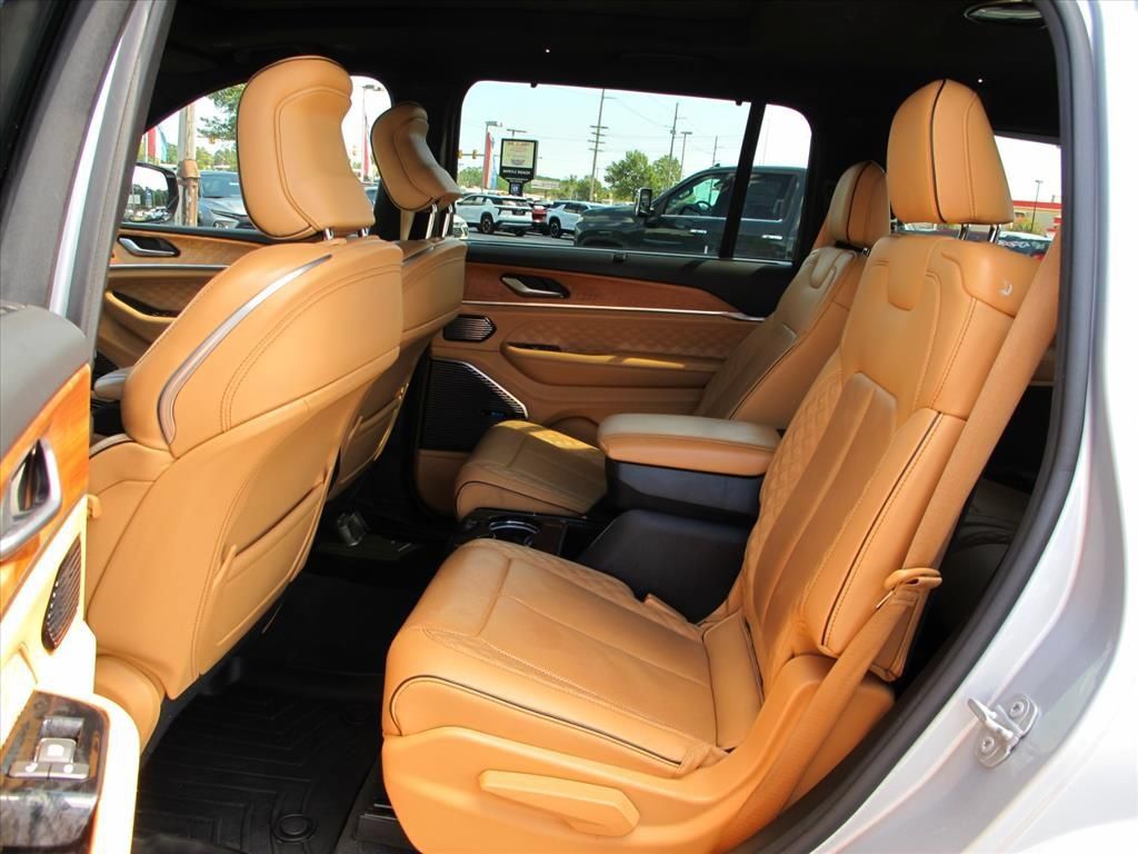 Used 2022 Jeep Grand Cherokee L Summit AWD/4WD image 24
