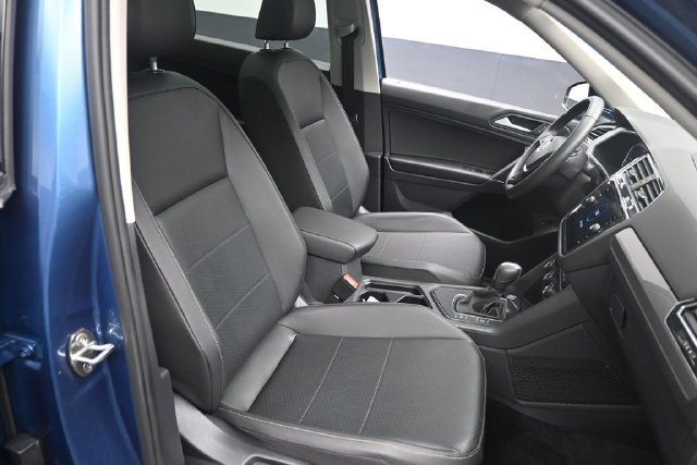 Used 2020 Volkswagen Tiguan SEL FWD image 32
