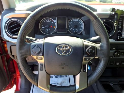 Used 2020 Toyota Tacoma SR5 RWD image 22