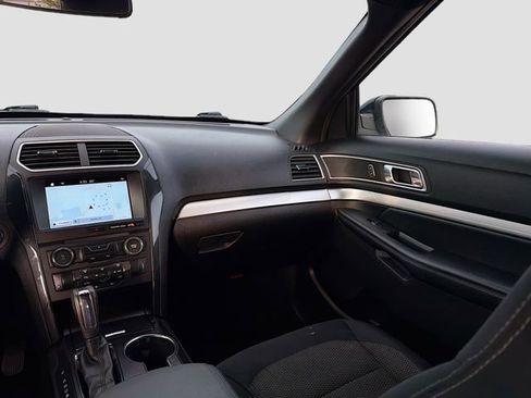 Used 2017 Ford Explorer XLT w/ Equipment Group 201A image 22