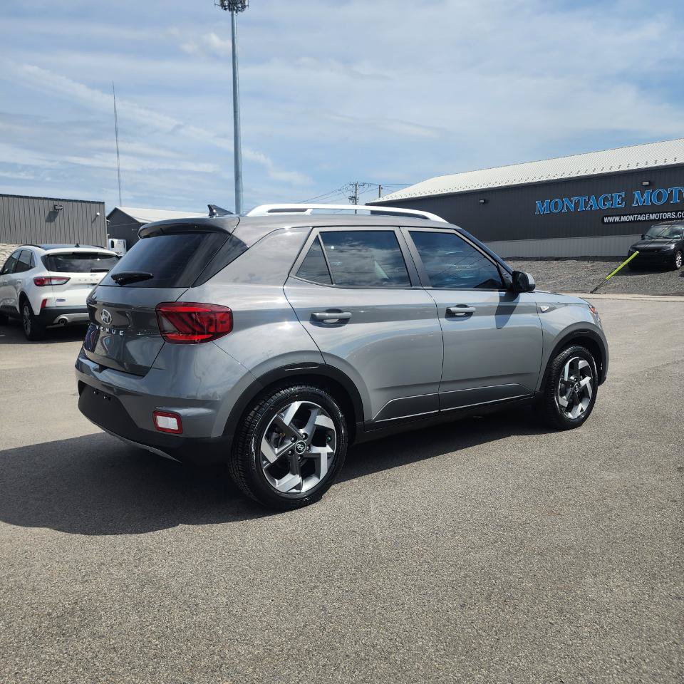 Used 2022 Hyundai Venue SEL w/ Cargo Package FWD image 5