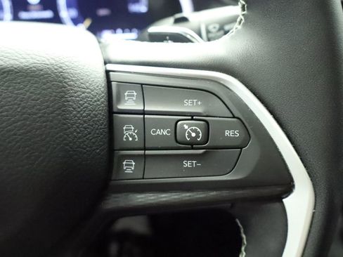 Used 2023 Jeep Grand Cherokee L Laredo image 37