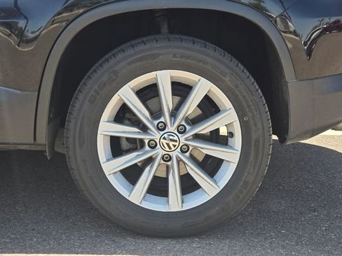 Used 2017 Volkswagen Tiguan Limited w/ Premium Package FWD image 19