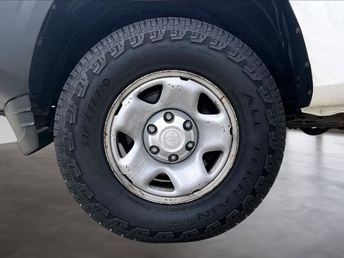 Used 2018 Toyota Tacoma SR image 10