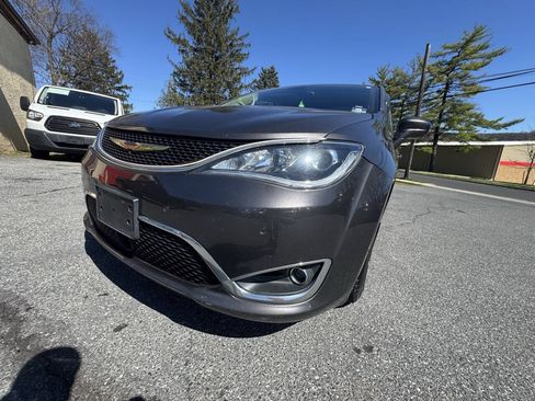 Used 2017 Chrysler Pacifica Touring-L Plus w/ Advanced Safetytec Group FWD image 15