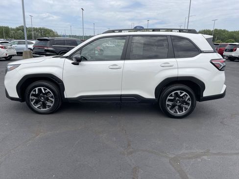 Used 2025 Subaru Forester Premium AWD/4WD image 2