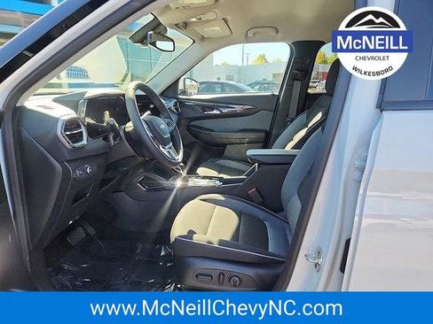 New 2025 Chevrolet TrailBlazer LT w/ Convenience Package FWD image 7