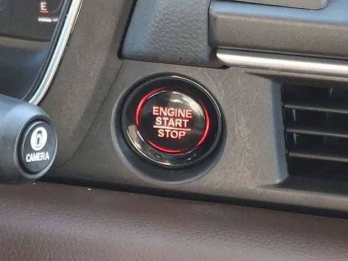 Used 2025 Honda Pilot Elite image 24