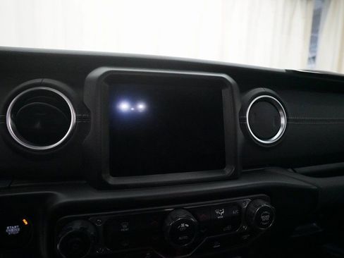 Used 2022 Jeep Wrangler Unlimited Sahara image 6