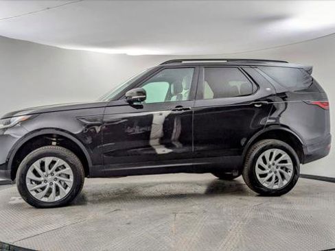 Used 2023 Land Rover Discovery S image 3