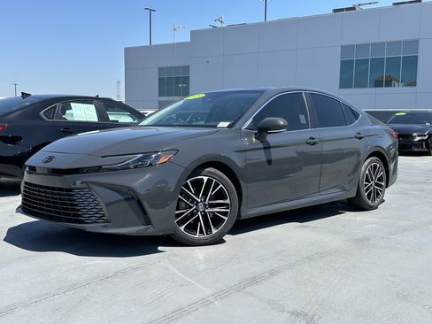 Used 2025 Toyota Camry XLE FWD image 2