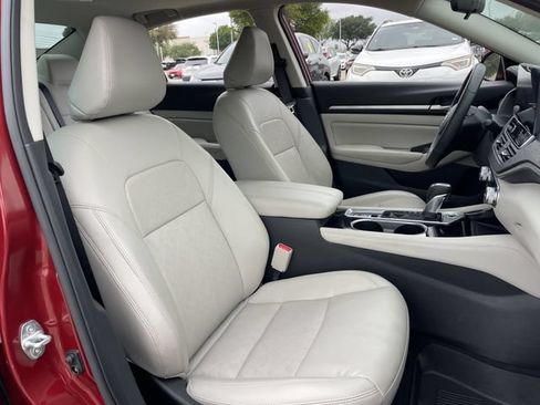 Used 2024 Nissan Altima 2.5 SL FWD image 27