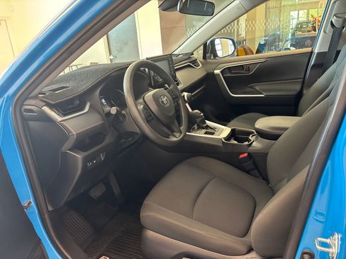 Used 2019 Toyota RAV4 LE w/ All Weather Liner Package AWD/4WD image 12