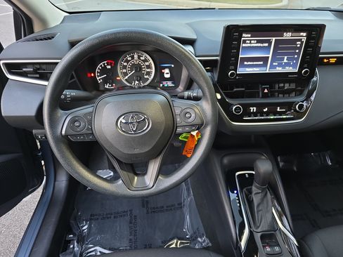 Used 2022 Toyota Corolla LE image 15