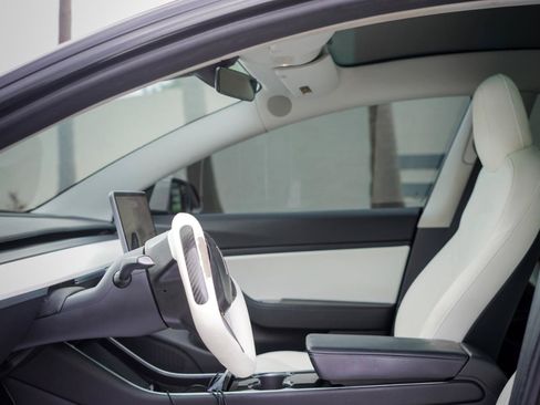Used 2018 Tesla Model 3 Long Range RWD image 7